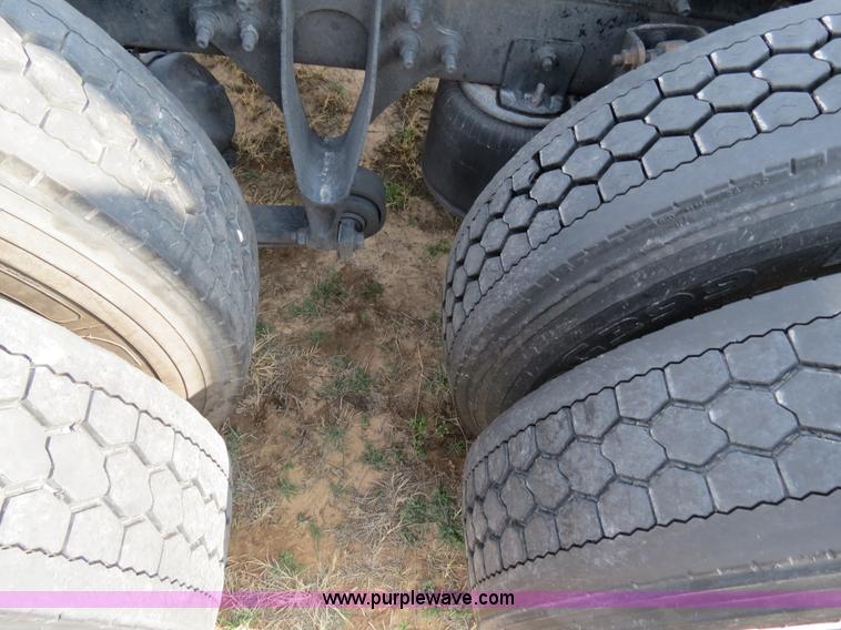 image for item B4569 2007 International 9400i semi truck