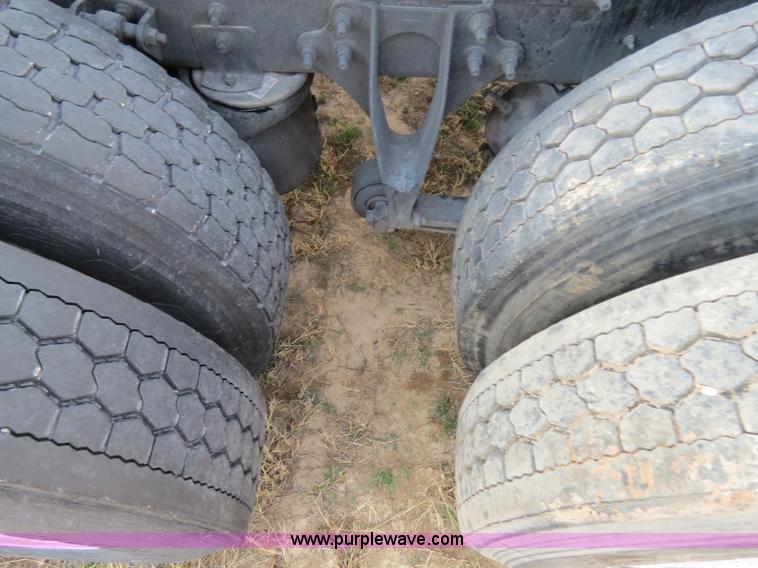 image for item B4569 2007 International 9400i semi truck