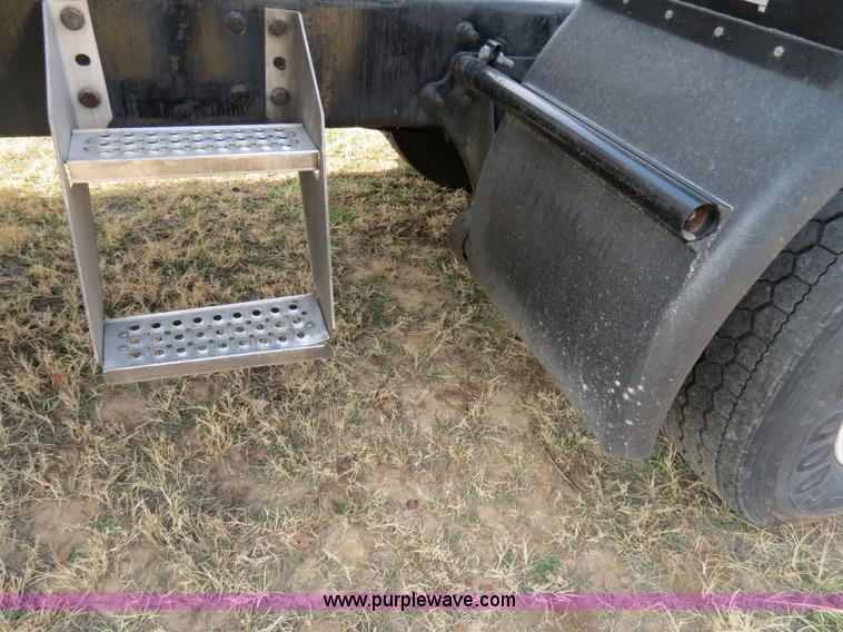 image for item B4569 2007 International 9400i semi truck