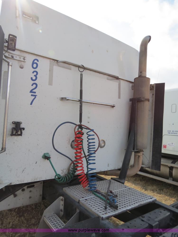 image for item B4569 2007 International 9400i semi truck