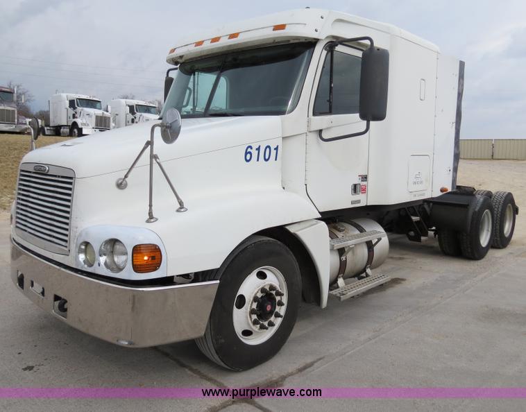 image for item B4570 2003 Freightliner ST120 semi truck