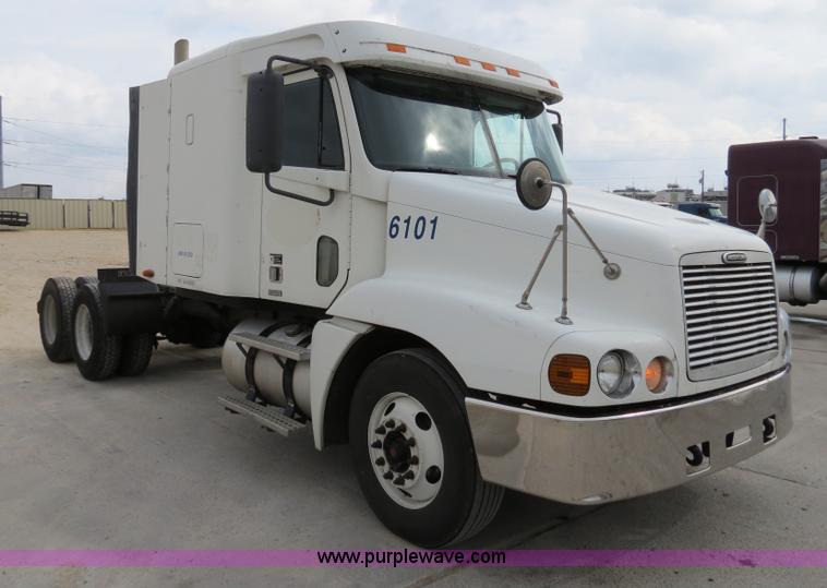 image for item B4570 2003 Freightliner ST120 semi truck