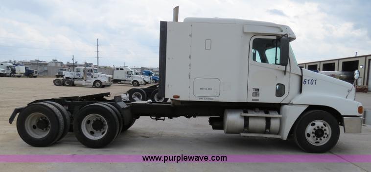 image for item B4570 2003 Freightliner ST120 semi truck