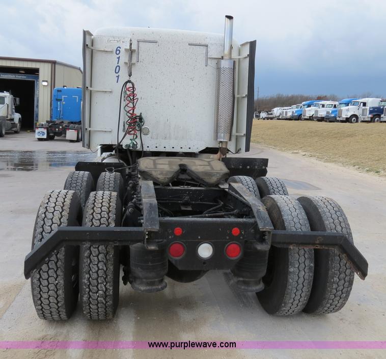 image for item B4570 2003 Freightliner ST120 semi truck