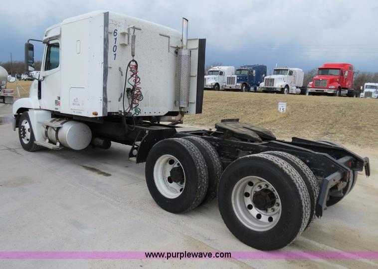 image for item B4570 2003 Freightliner ST120 semi truck