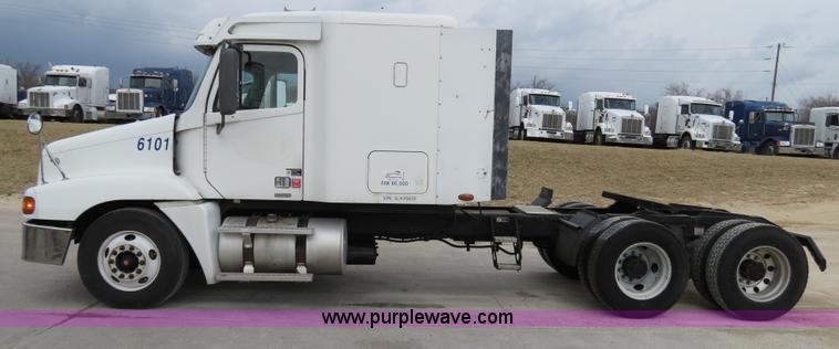 image for item B4570 2003 Freightliner ST120 semi truck