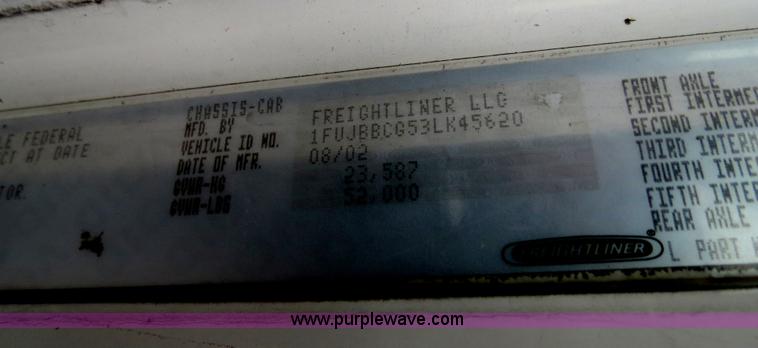 image for item B4570 2003 Freightliner ST120 semi truck