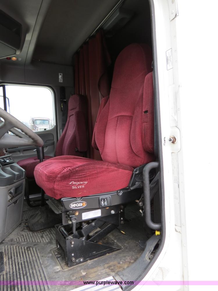 image for item B4570 2003 Freightliner ST120 semi truck