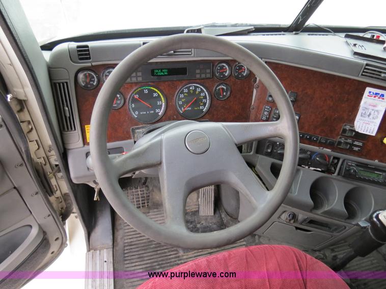 image for item B4570 2003 Freightliner ST120 semi truck