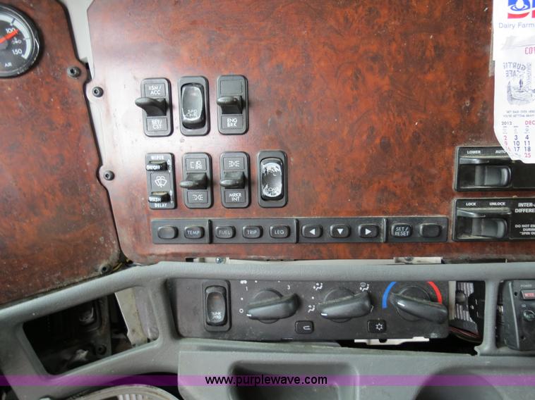 image for item B4570 2003 Freightliner ST120 semi truck