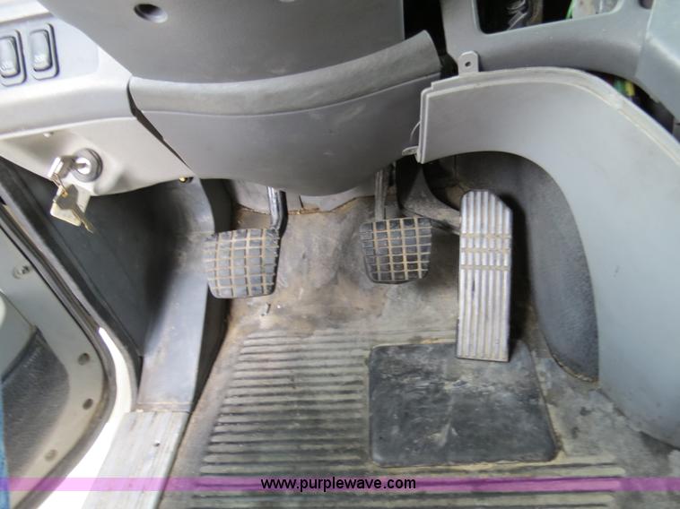 image for item B4570 2003 Freightliner ST120 semi truck