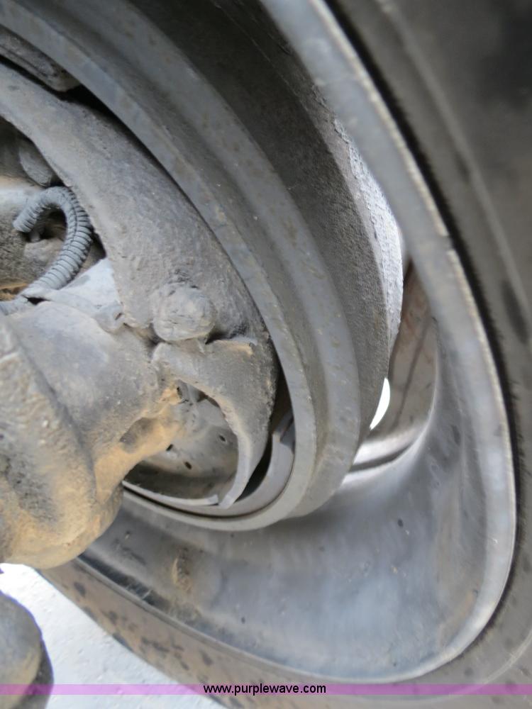 image for item B4570 2003 Freightliner ST120 semi truck