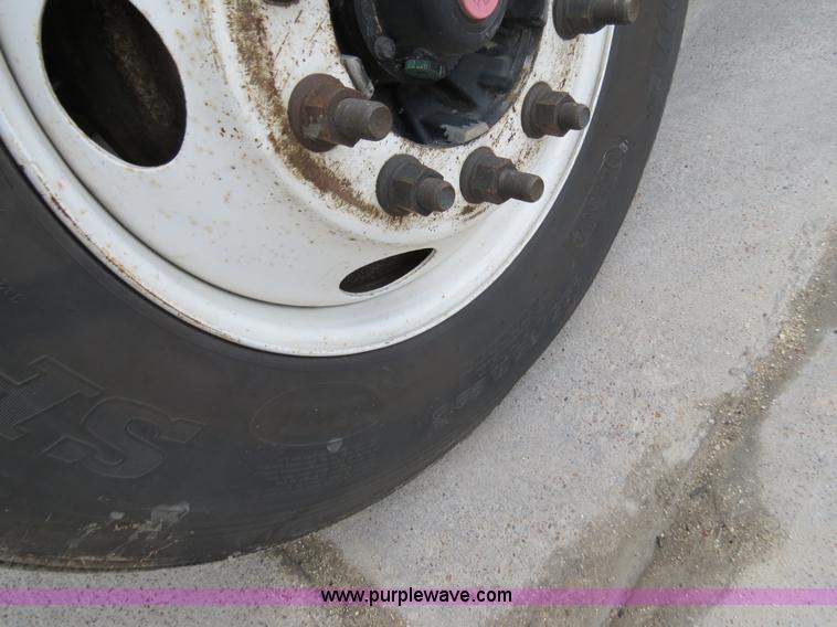 image for item B4570 2003 Freightliner ST120 semi truck