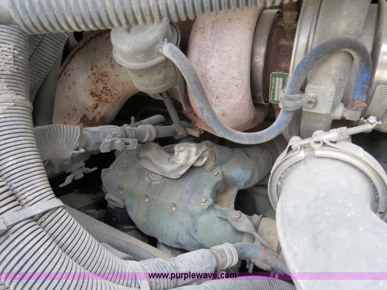 image for item B4570 2003 Freightliner ST120 semi truck