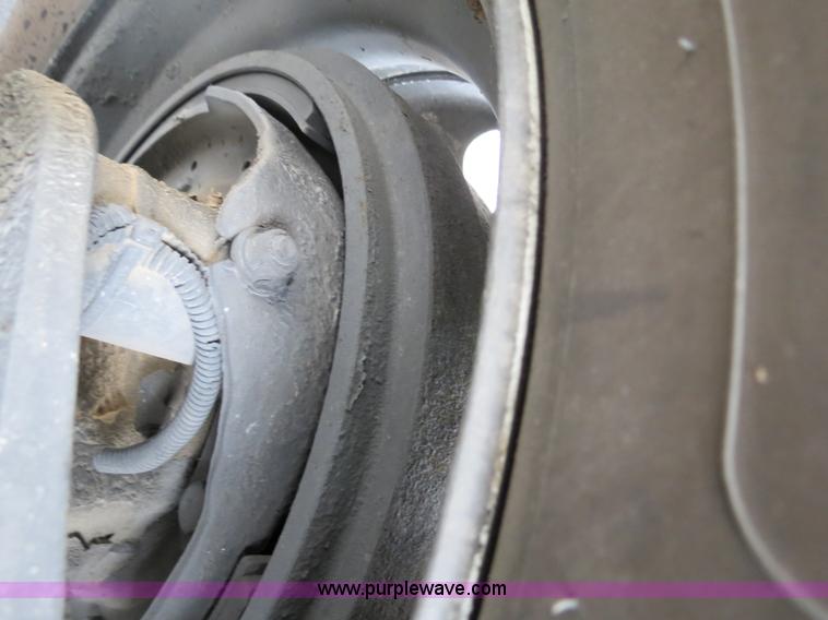 image for item B4570 2003 Freightliner ST120 semi truck