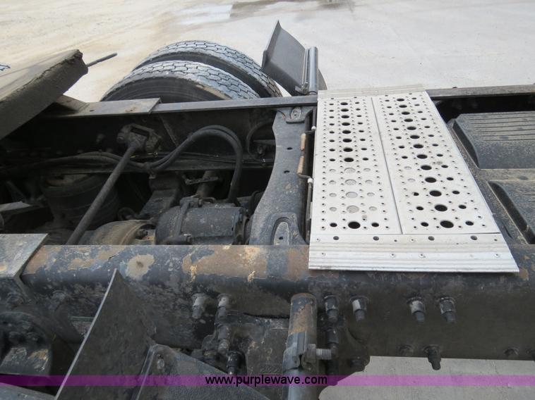 image for item B4570 2003 Freightliner ST120 semi truck