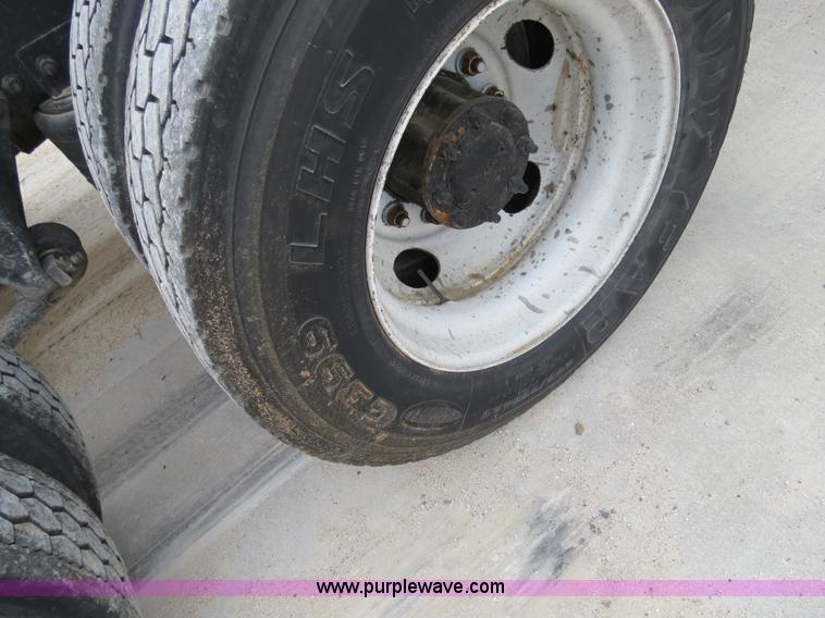 image for item B4570 2003 Freightliner ST120 semi truck