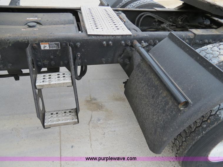 image for item B4570 2003 Freightliner ST120 semi truck