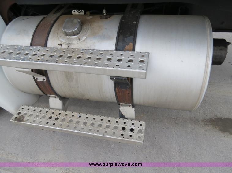 image for item B4570 2003 Freightliner ST120 semi truck