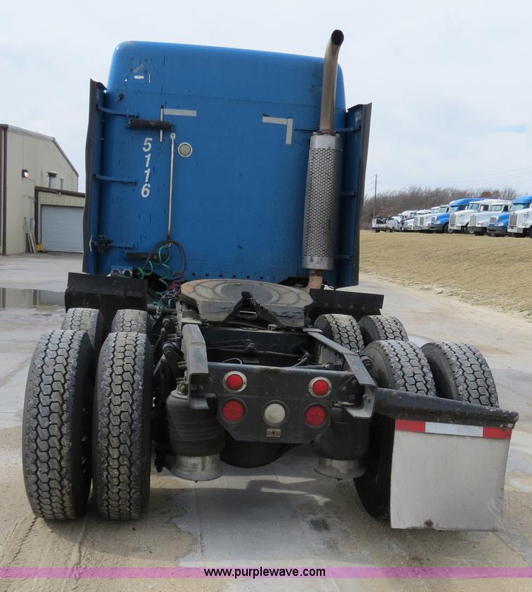 image for item B4571 2003 Freightliner Columbia semi truck