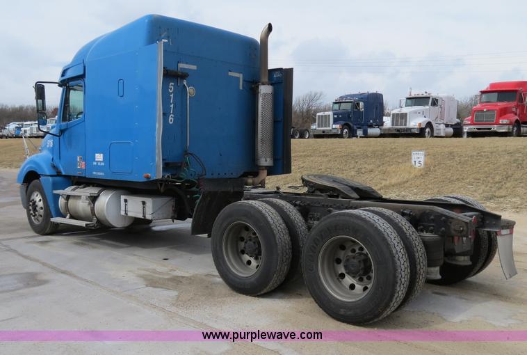 image for item B4571 2003 Freightliner Columbia semi truck