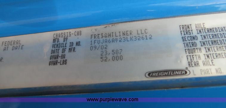 image for item B4571 2003 Freightliner Columbia semi truck