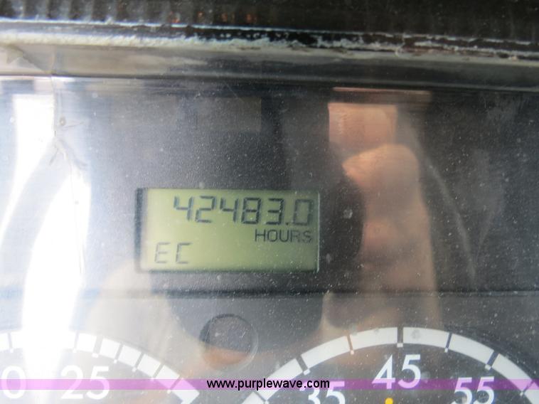 image for item B4571 2003 Freightliner Columbia semi truck