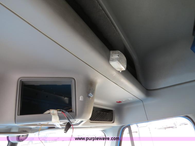 image for item B4571 2003 Freightliner Columbia semi truck