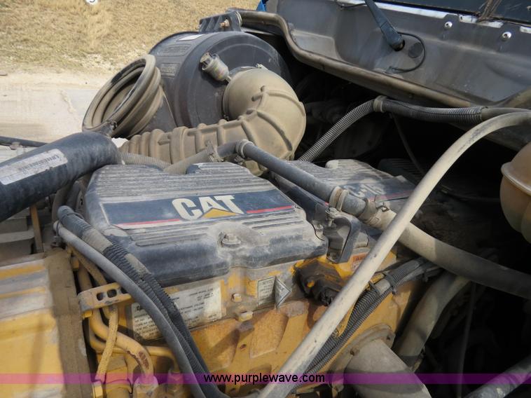 image for item B4571 2003 Freightliner Columbia semi truck