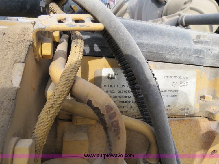 image for item B4571 2003 Freightliner Columbia semi truck