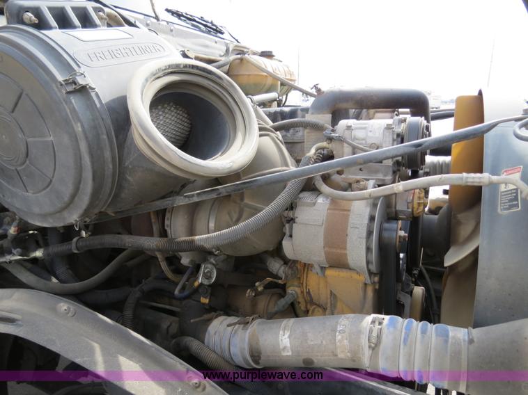 image for item B4571 2003 Freightliner Columbia semi truck