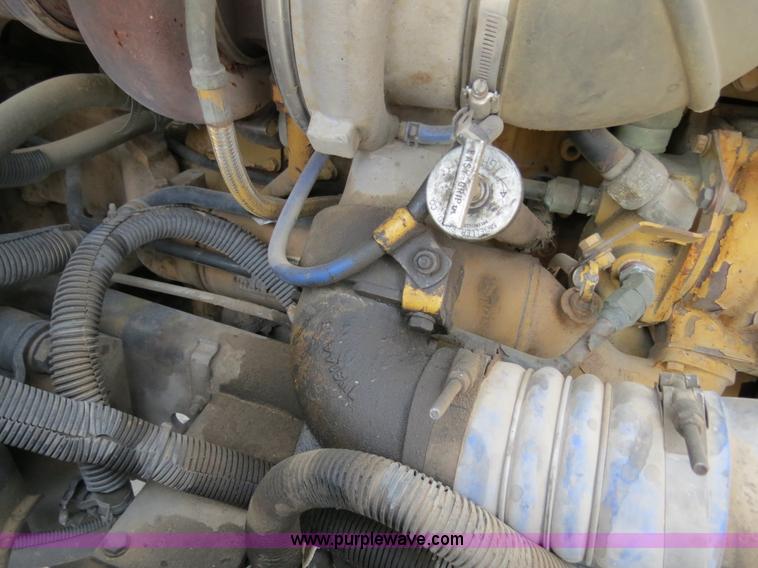 image for item B4571 2003 Freightliner Columbia semi truck