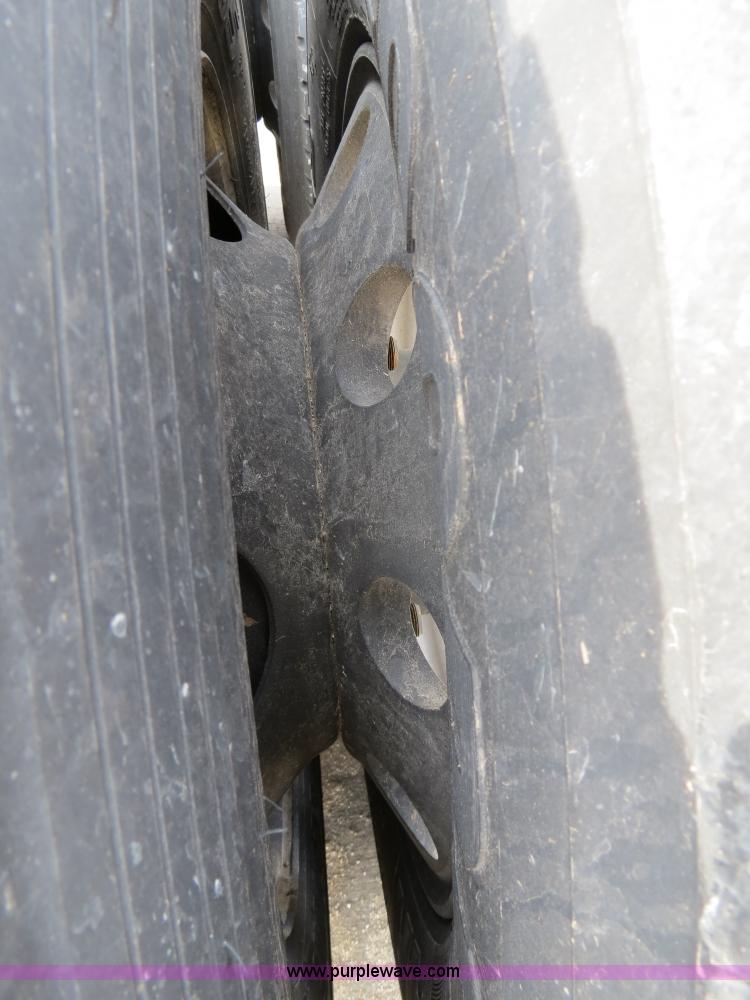 image for item B4571 2003 Freightliner Columbia semi truck