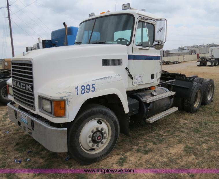 image for item B4572 1997 Mack CH613 Day Cab semi truck