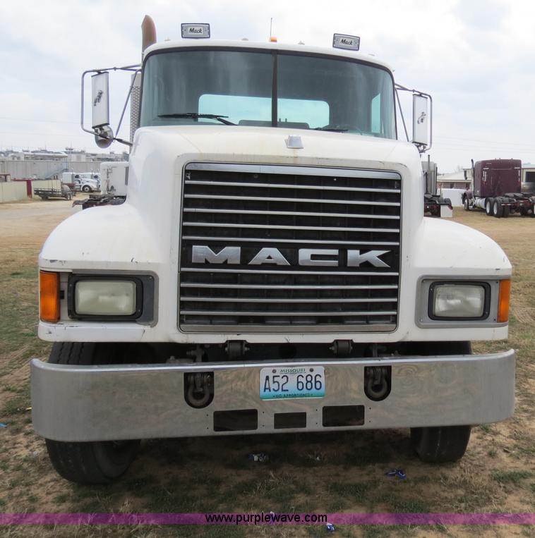 image for item B4572 1997 Mack CH613 Day Cab semi truck
