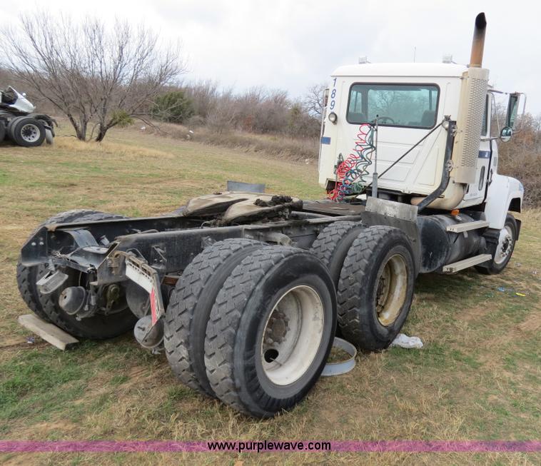 image for item B4572 1997 Mack CH613 Day Cab semi truck