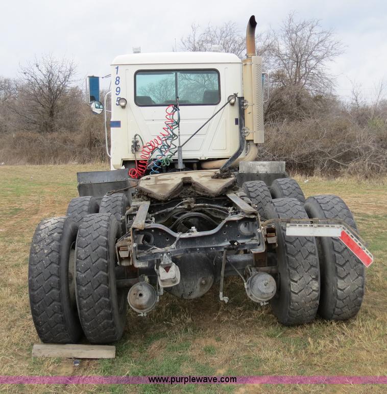 image for item B4572 1997 Mack CH613 Day Cab semi truck