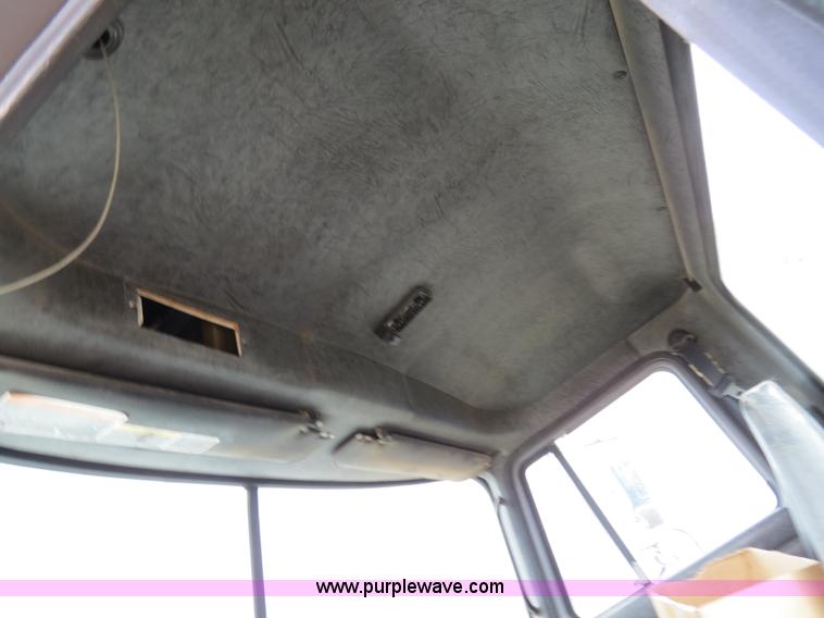 image for item B4572 1997 Mack CH613 Day Cab semi truck