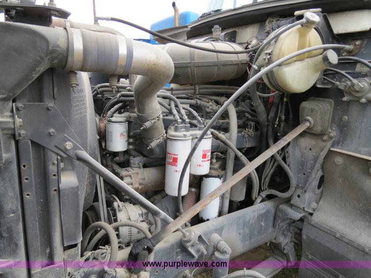 image for item B4572 1997 Mack CH613 Day Cab semi truck