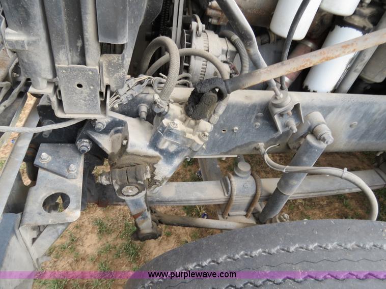 image for item B4572 1997 Mack CH613 Day Cab semi truck