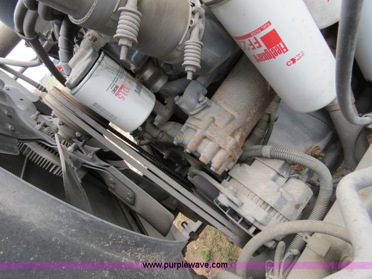 image for item B4572 1997 Mack CH613 Day Cab semi truck