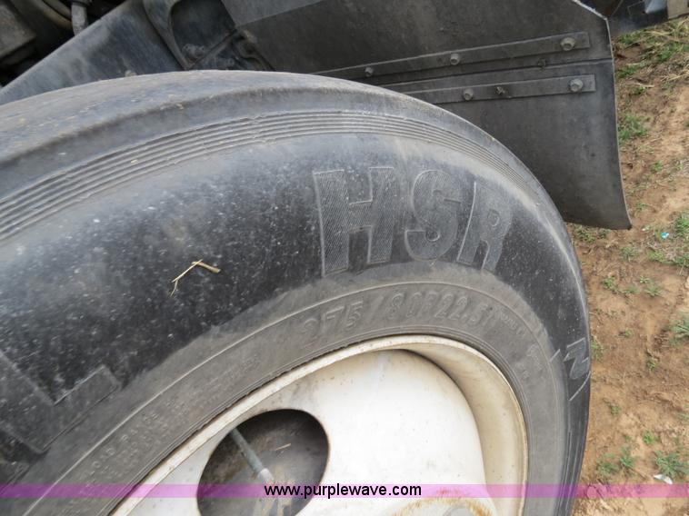 image for item B4572 1997 Mack CH613 Day Cab semi truck