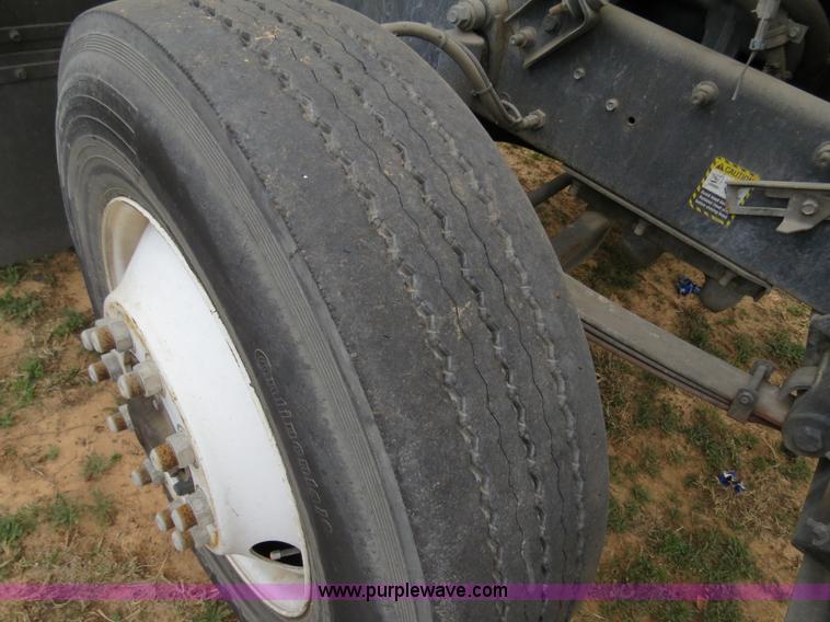 image for item B4572 1997 Mack CH613 Day Cab semi truck