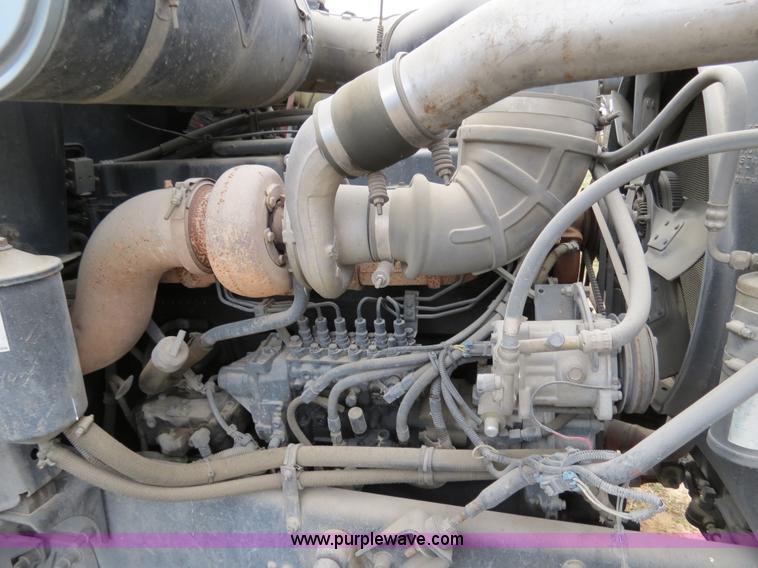 image for item B4572 1997 Mack CH613 Day Cab semi truck