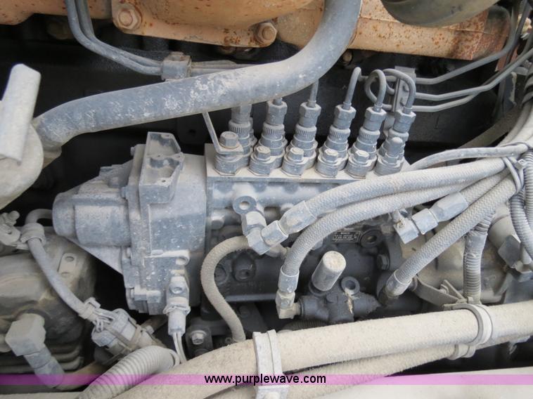 image for item B4572 1997 Mack CH613 Day Cab semi truck