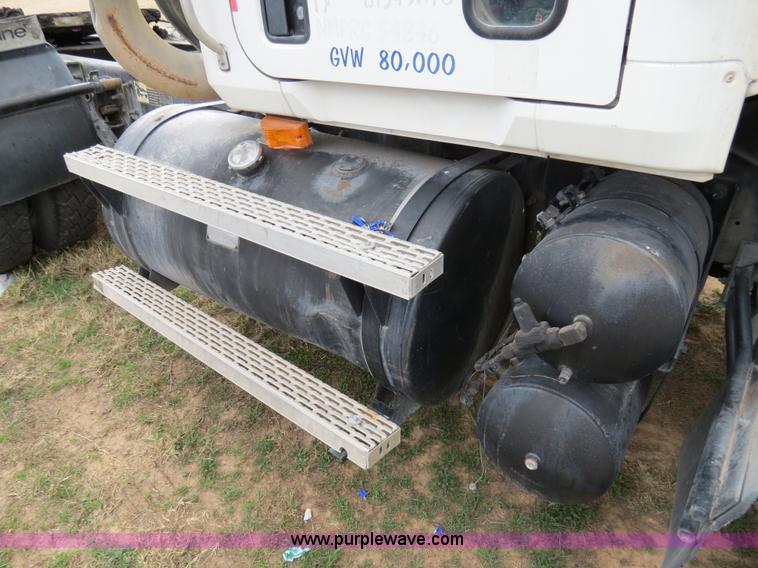 image for item B4572 1997 Mack CH613 Day Cab semi truck