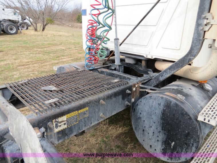 image for item B4572 1997 Mack CH613 Day Cab semi truck