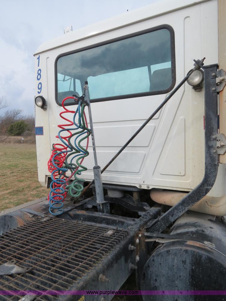 image for item B4572 1997 Mack CH613 Day Cab semi truck