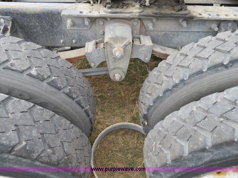 image for item B4572 1997 Mack CH613 Day Cab semi truck