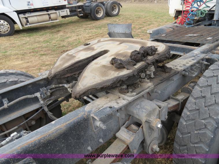 image for item B4572 1997 Mack CH613 Day Cab semi truck